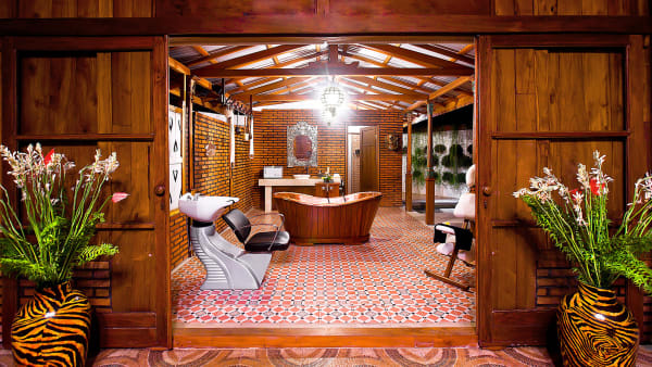 Puri Nirwana - Antique spa bathroom